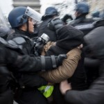 “Ouvrir le feu sur la foule” : des policiers demandent à Macron de s’expliquer