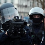 Le Conseil d’Etat approuve le recours aux lanceurs de balles de défense dans les manifestations.