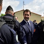 Répondant au député Éric Ciotti qui a déclaré au ministre qu’il devait «300 millions d’heures supplémentaires» aux policiers vu le contexte des attentats et de la crise migratoire, Christophe Castaner a répondu qu’il ne leur devait rien.