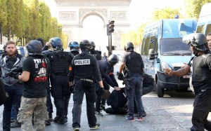 Manifestation Capitaine de police interpellé